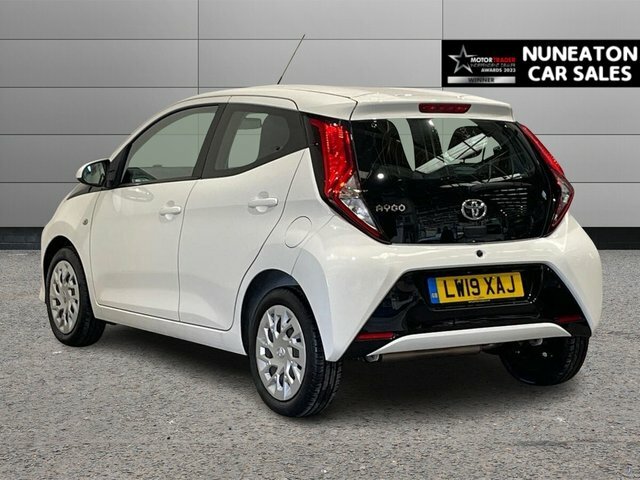 Toyota Aygo 1.0 Vvt-i X-play Hatchback X-shift Euro White #5