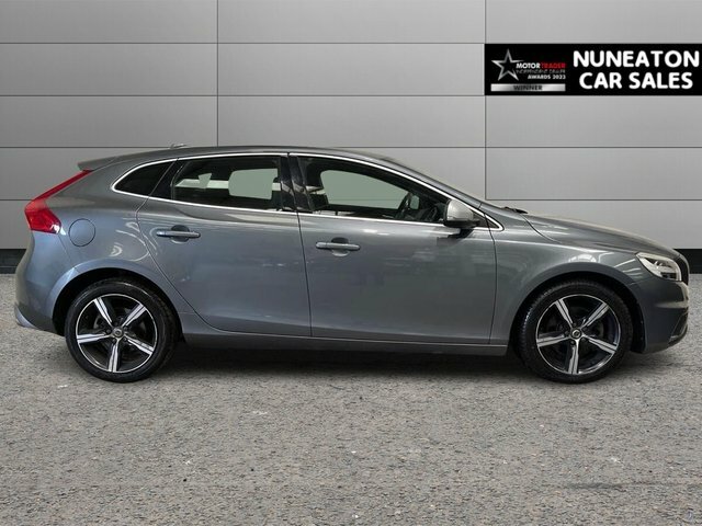 Volvo V40 2.0 T2 R-design Hatchback Euro 6 LR67YYX Grey #2