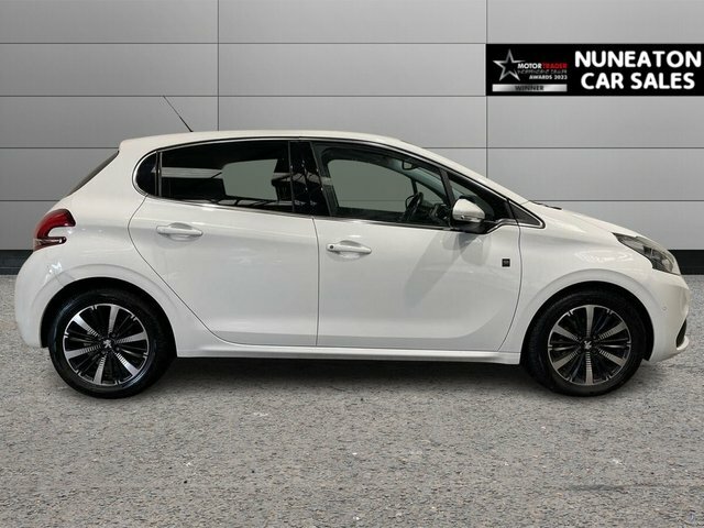 Peugeot 208 1.2 Puretech Tech Edition Hatchback Man FB19YPD White #2