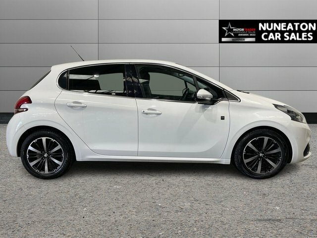 Peugeot 208 1.2 Puretech Tech Edition Hatchback Man WF69GDO White #2
