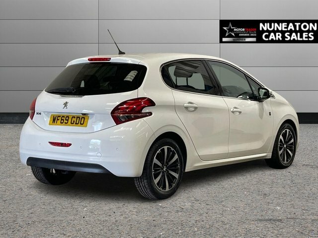 Peugeot 208 1.2 Puretech Tech Edition Hatchback Man WF69GDO White #3