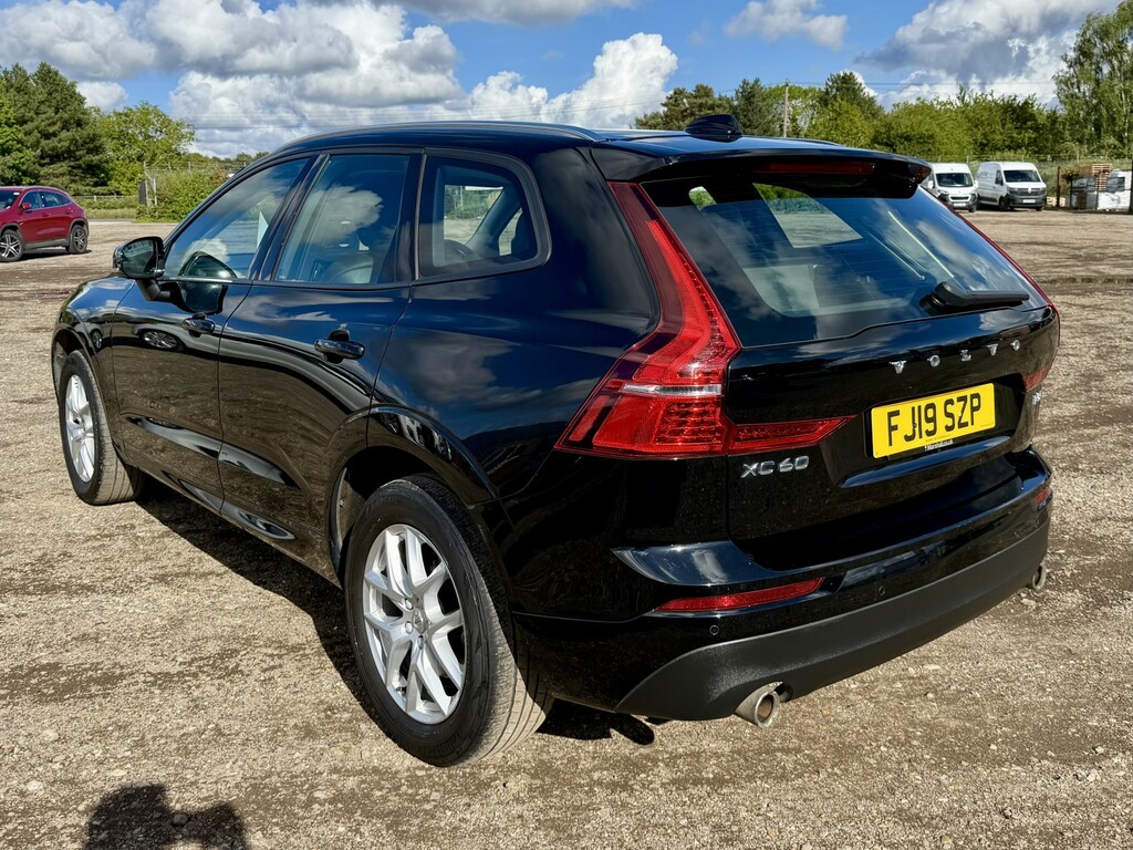Volvo XC60 2.0 Momentum Pro T5 Awd 2019 FJ19SZP Black #5