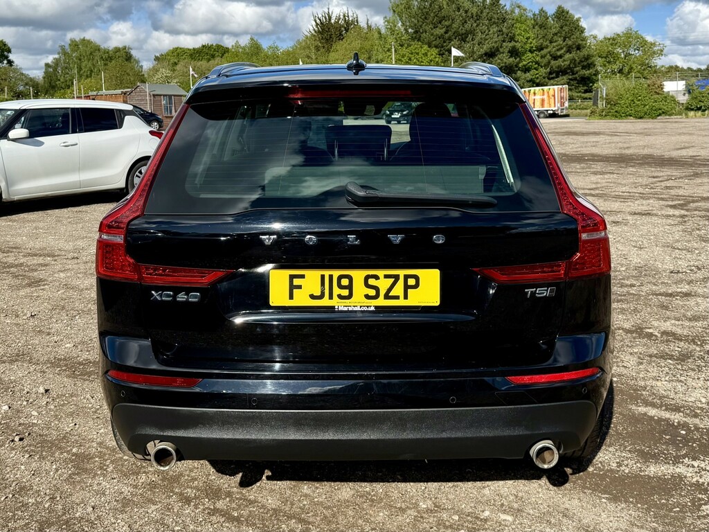 Volvo XC60 2.0 Momentum Pro T5 Awd 2019 FJ19SZP Black #6