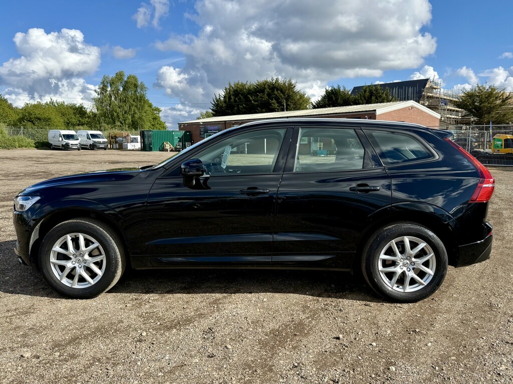 Volvo XC60 2.0 Momentum Pro T5 Awd 2019 FJ19SZP Black #4