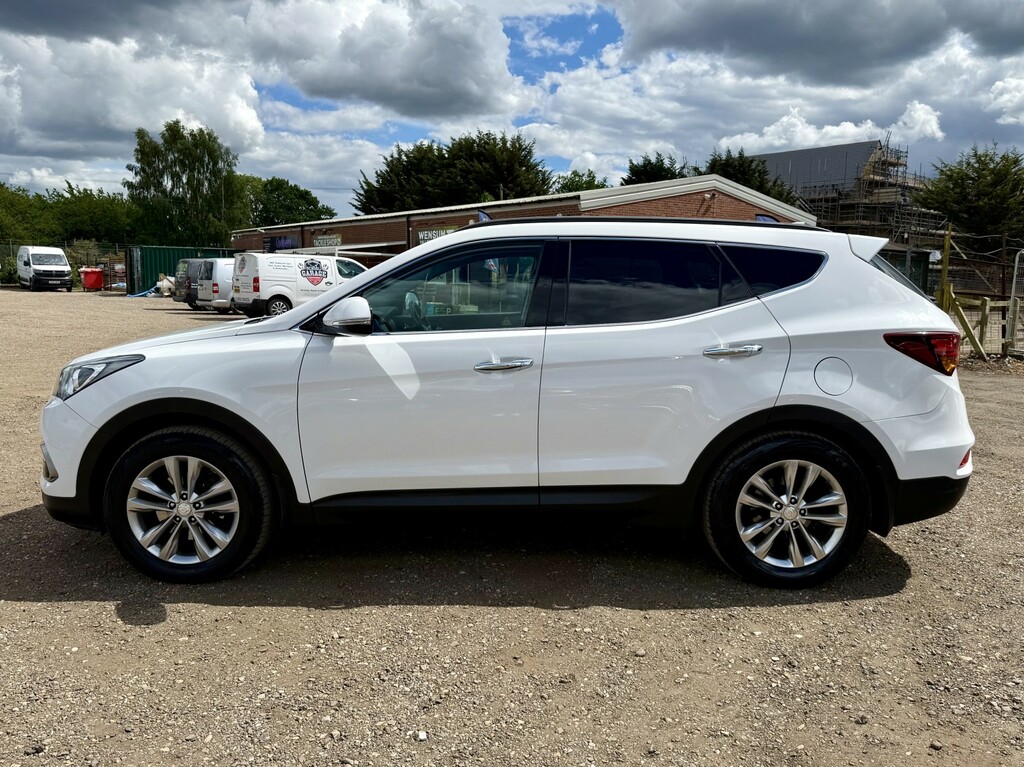 Hyundai Santa Fe 2.2 Santa Fe 7-St 2.2 Prm Bd At My16 2017 White #4