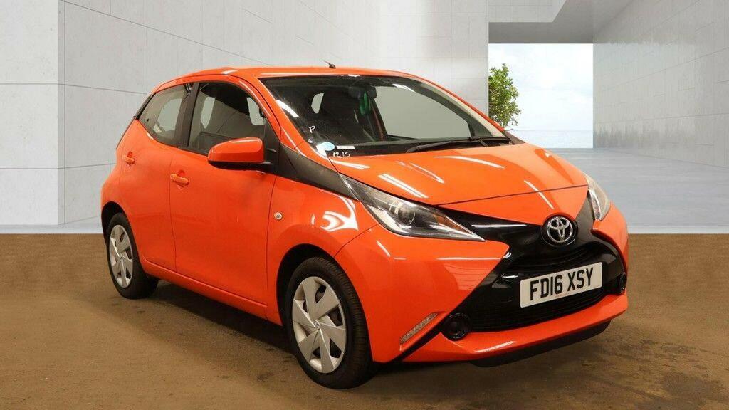 Toyota Aygo Hatchback 1.0 Vvt-i X-play Euro 6 201616 Orange