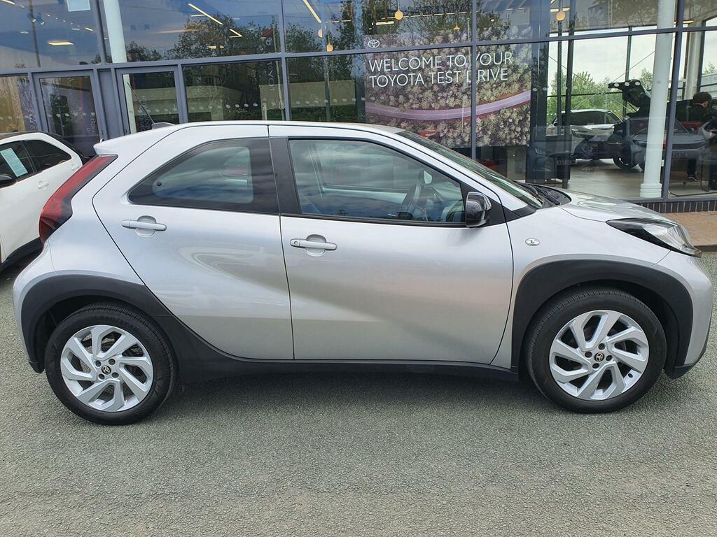 Toyota Aygo X 1.0 Vvt-i Pure DA23CNN Silver #2