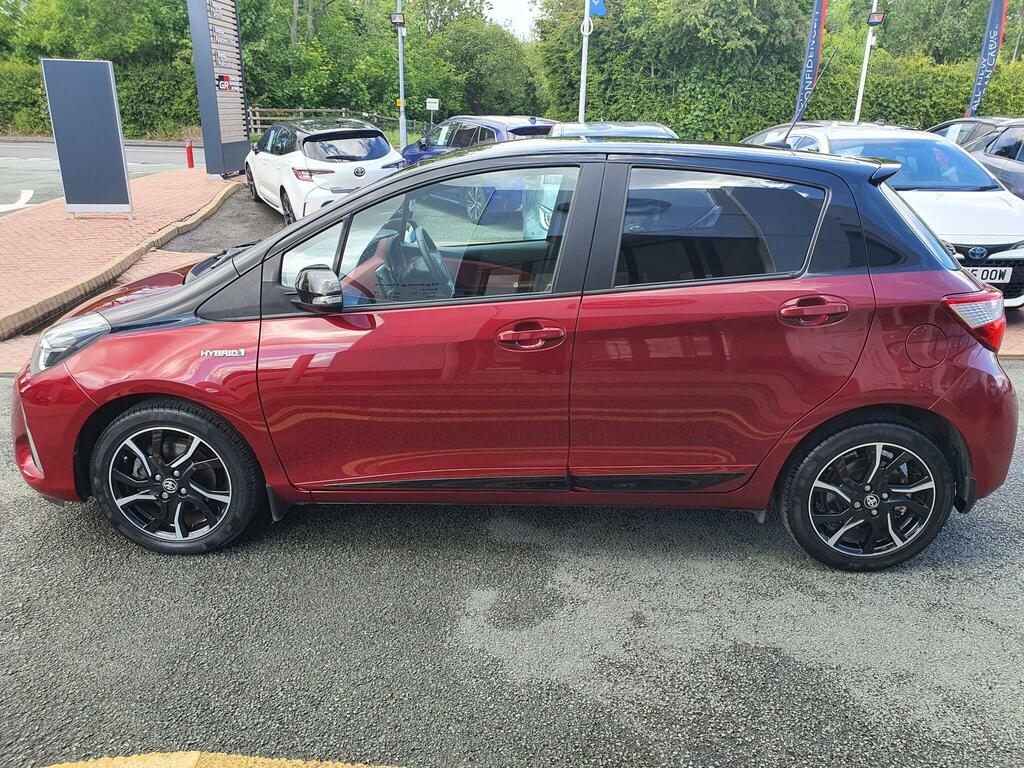 Toyota Yaris 1.5 Hybrid Red Bi-tone Cvt Black #6