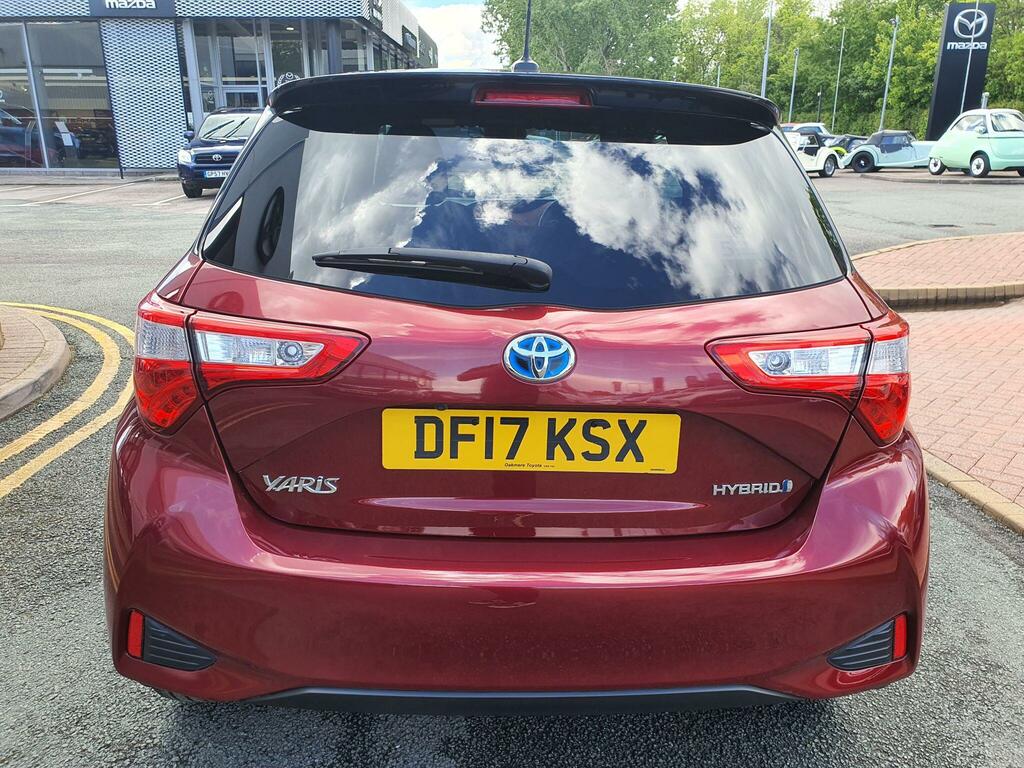 Toyota Yaris 1.5 Hybrid Red Bi-tone Cvt Black #4