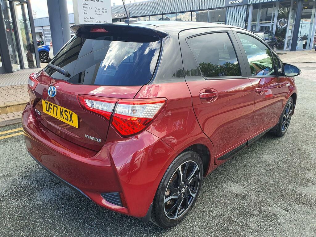 Toyota Yaris 1.5 Hybrid Red Bi-tone Cvt Black #3
