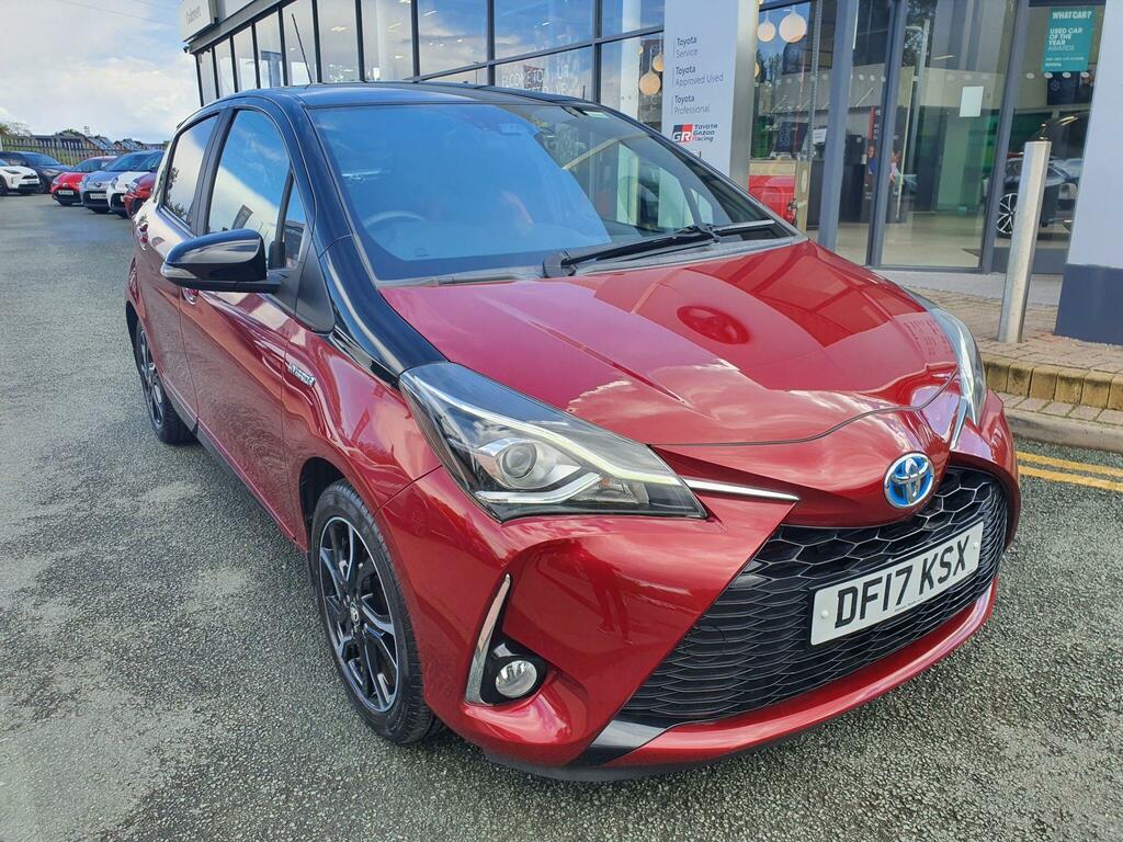 Toyota Yaris 1.5 Hybrid Red Bi-tone Cvt Black