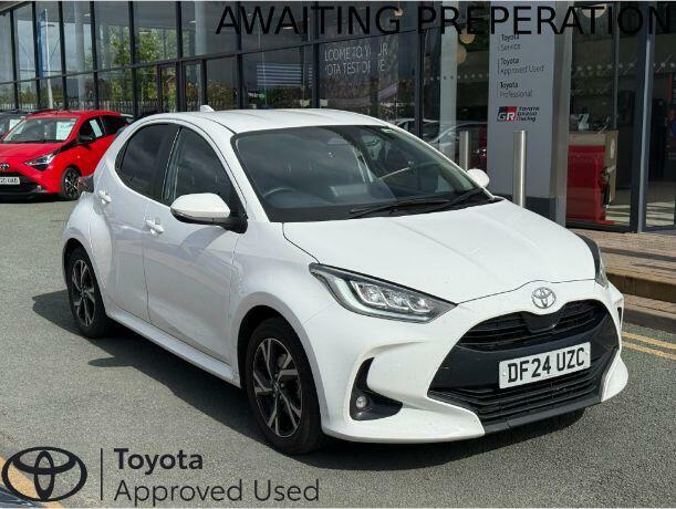 Toyota Yaris 1.5 Hybrid Design Cvt White