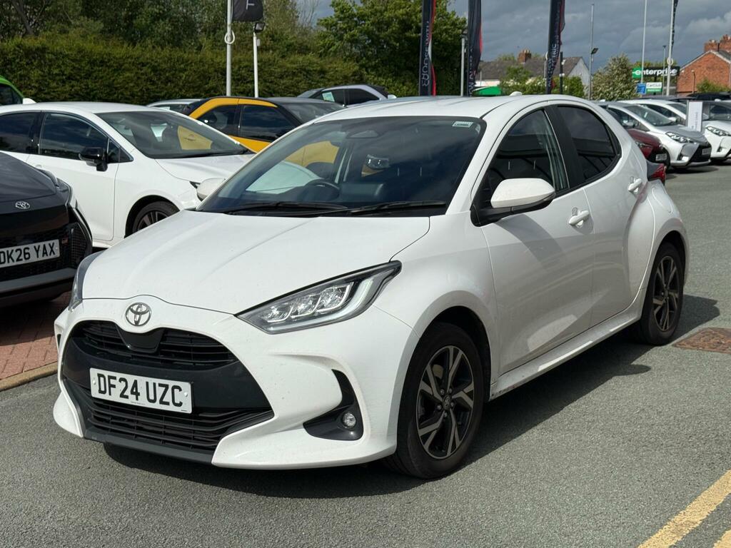Toyota Yaris 1.5 Hybrid Design Cvt DF24UZC White #4