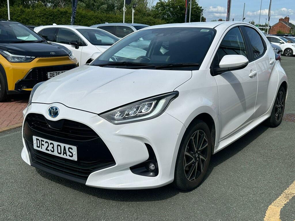 Toyota Yaris 1.5 Hybrid Design Cvt DF23OAS White #2