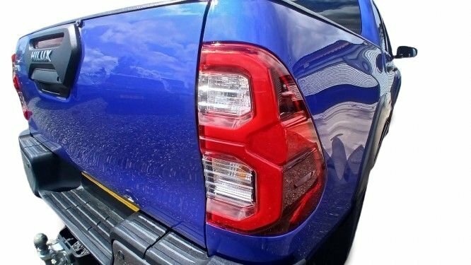 Toyota HILUX 2.8L Invincible X MM72UYN Blue #4