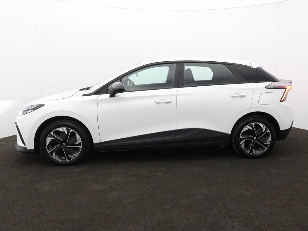 MG MG4 Hatchback WN23VJJ White #3