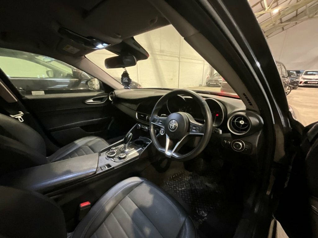 Alfa Romeo Giulia 2L Super Grey