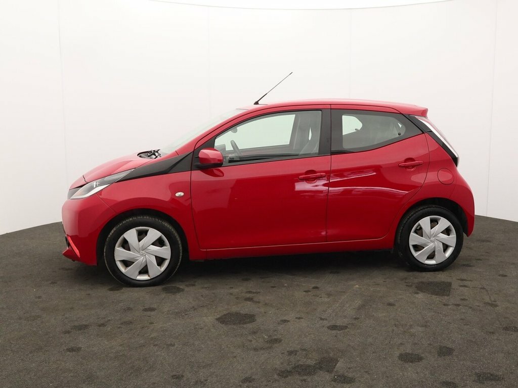 Toyota Aygo 1L X-play MM67UFE Red #4