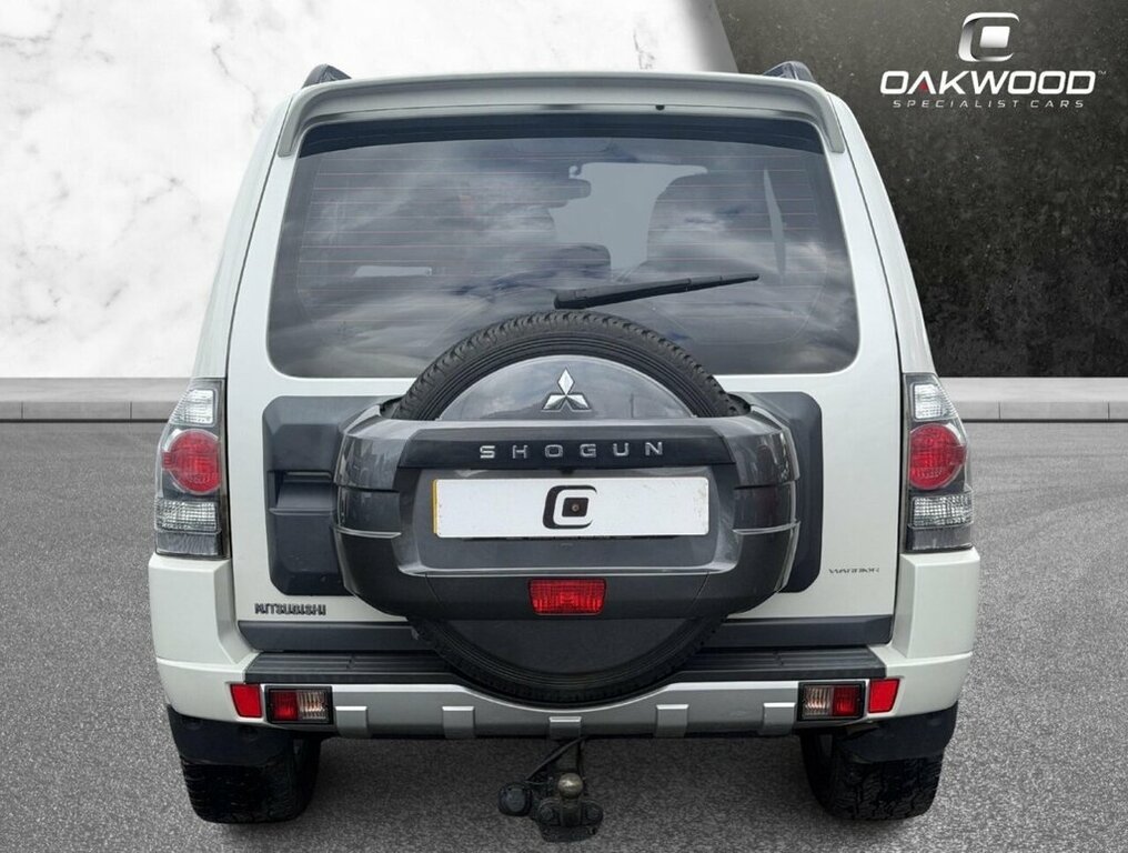 Mitsubishi Shogun 3.2L Warrior White #4