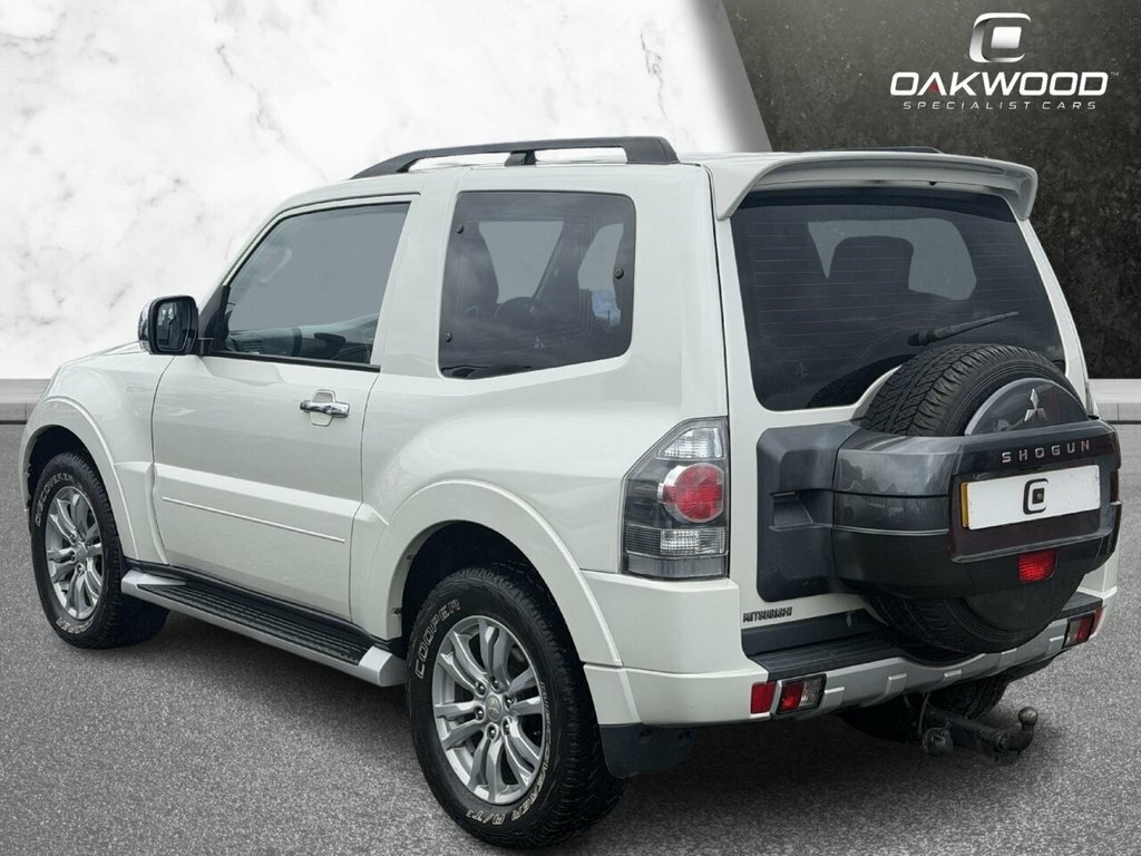 Mitsubishi Shogun 3.2L Warrior White #5