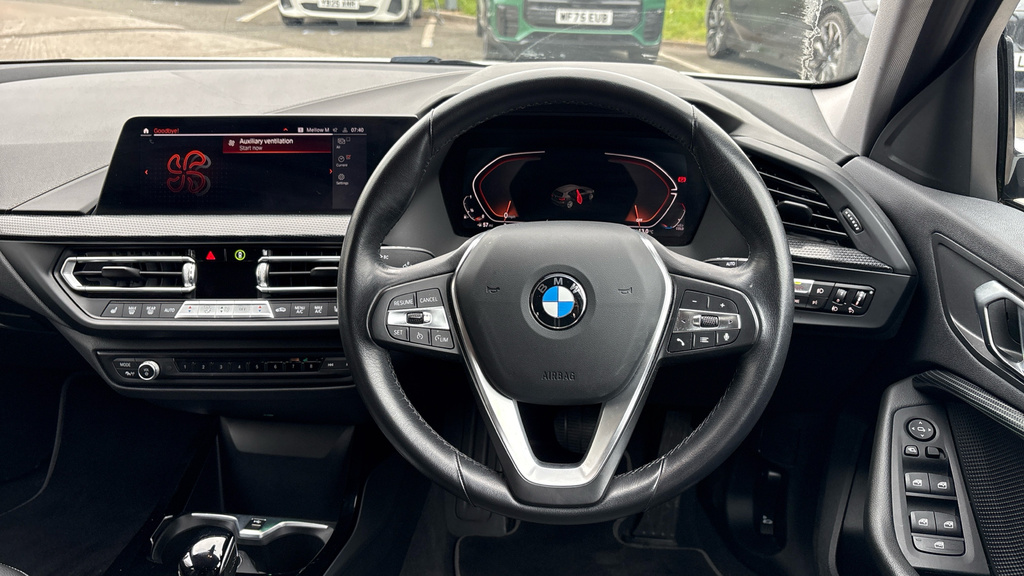 BMW 1 Series Sports WG22XKT White #5