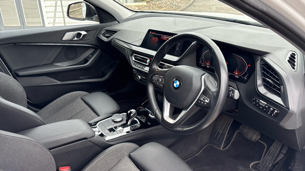 BMW 1 Series Sports WG22XKT White #6
