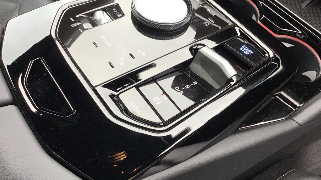 BMW i5 Saloon Grey #19