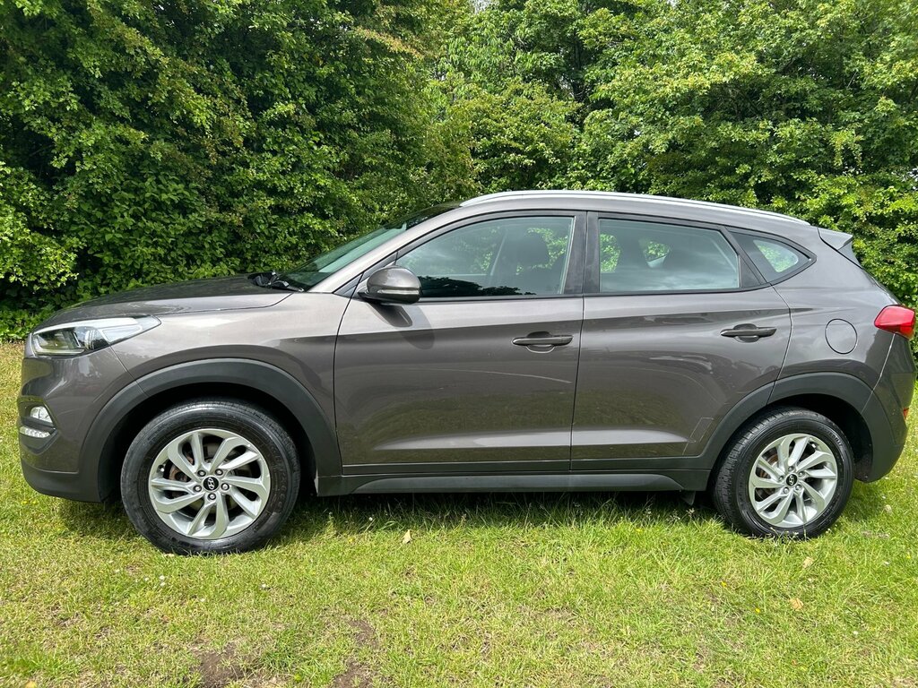 Hyundai Tucson 1.6 Gdi Blue Drive Se Nav Suv Eu WG18VUO Grey #4