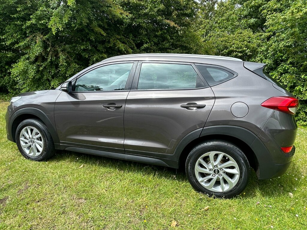 Hyundai Tucson 1.6 Gdi Blue Drive Se Nav Suv Eu WG18VUO Grey #5