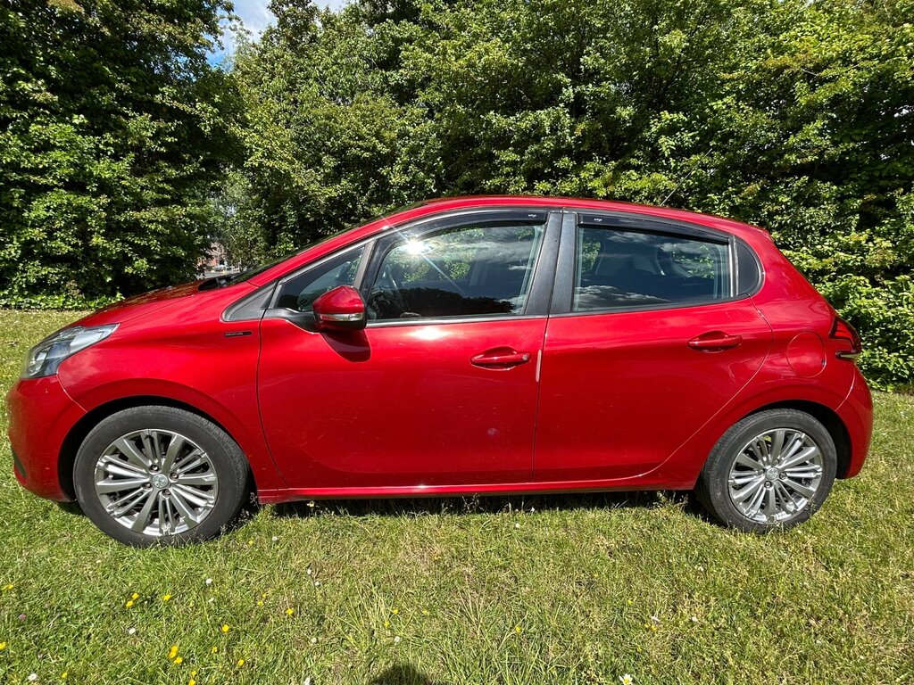 Peugeot 208 1.2 Puretech Signature Hatchback SN68YAU Red #3