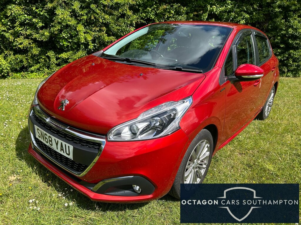 Peugeot 208 1.2 Puretech Signature Hatchback Red