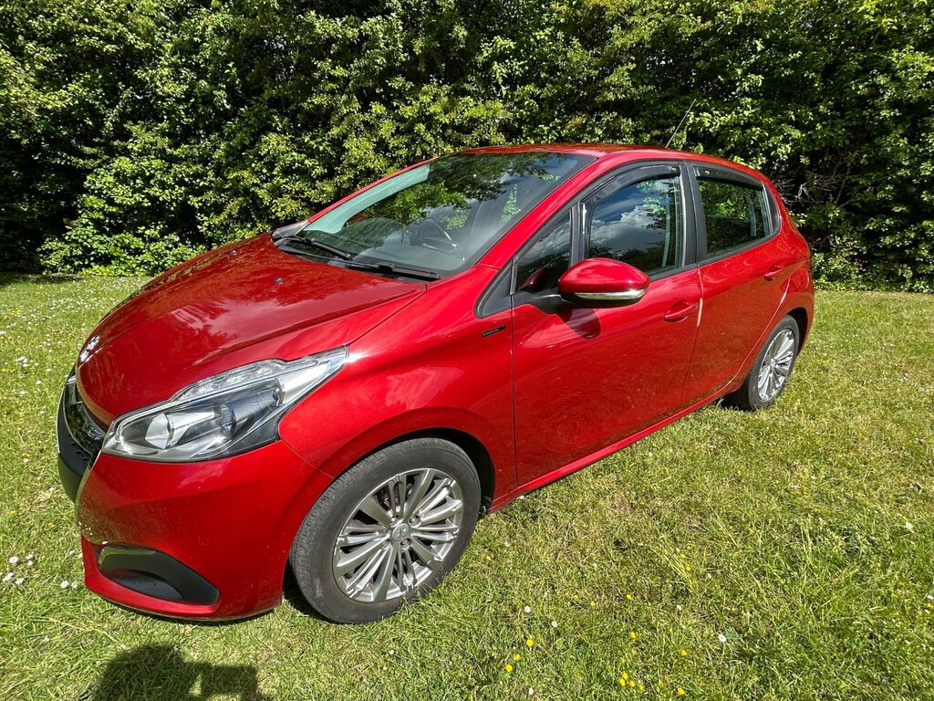 Peugeot 208 1.2 Puretech Signature Hatchback SN68YAU Red #2