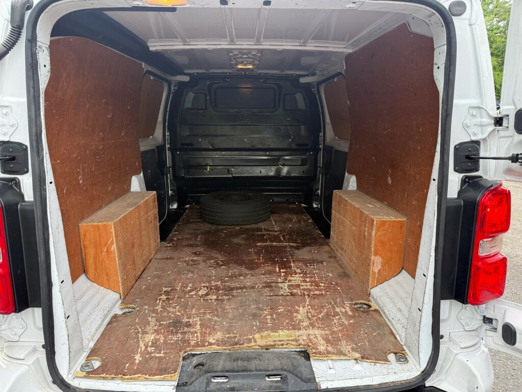 Vauxhall Vivaro Mpv DS23NFF White #6