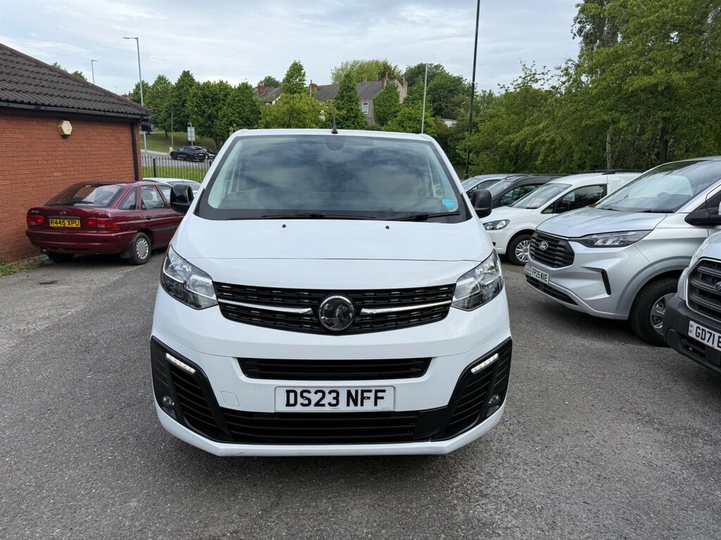 Vauxhall Vivaro Mpv DS23NFF White #2