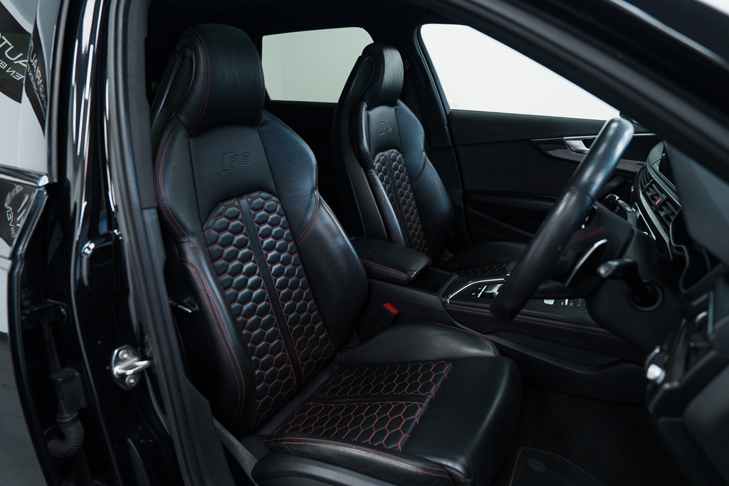 Audi RS4 Avant Petrol Black