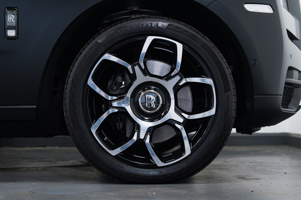 Rolls-Royce Cullinan Petrol  Black #2
