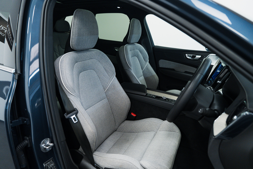 Volvo XC60 Hybrid Blue