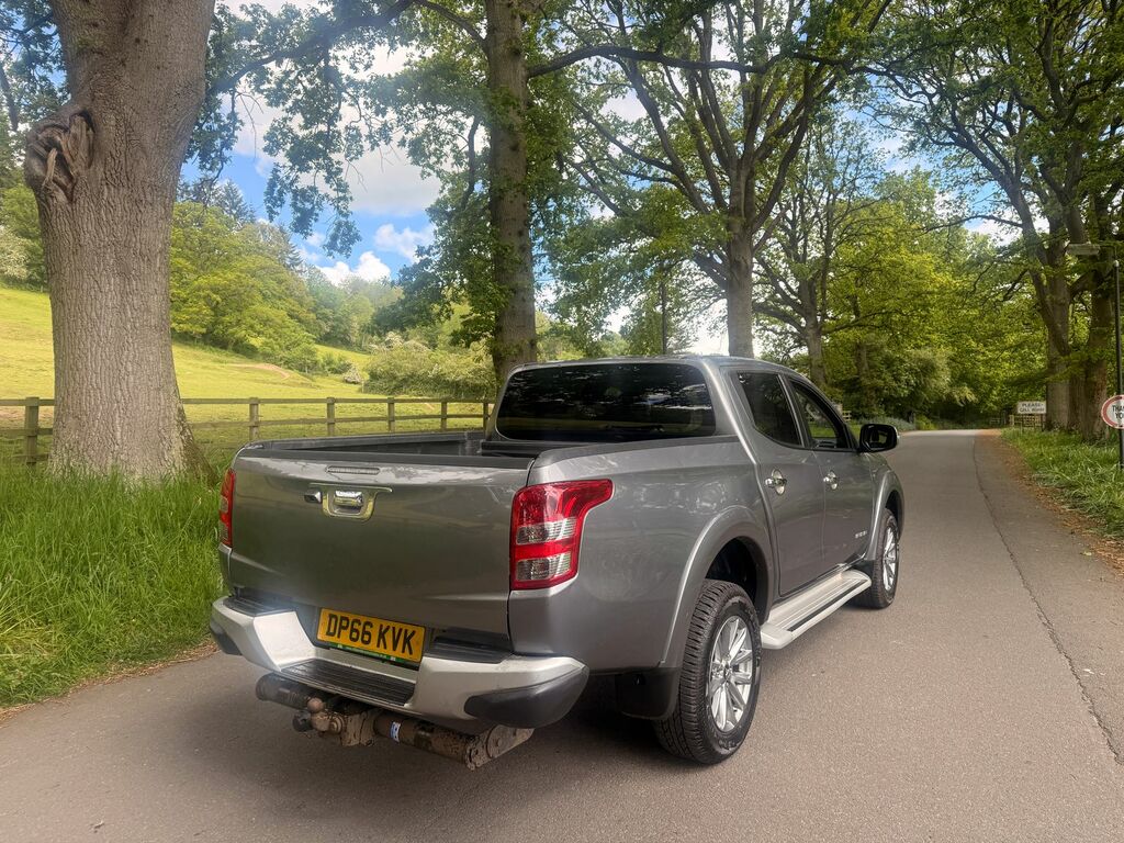 Mitsubishi L200 2.4 Di-d Dc Barbarian Pickup Double Cab DP66KVK Grey #3