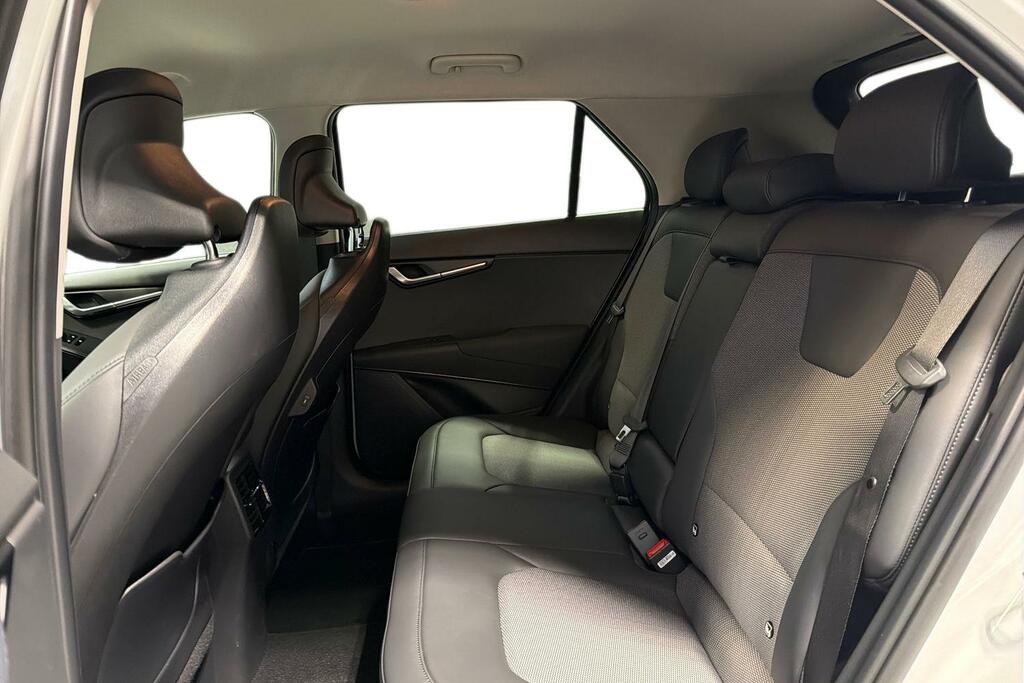Kia Niro 1.6 Gdi 127 Hybrid 3 Dct MC74VJV White #4