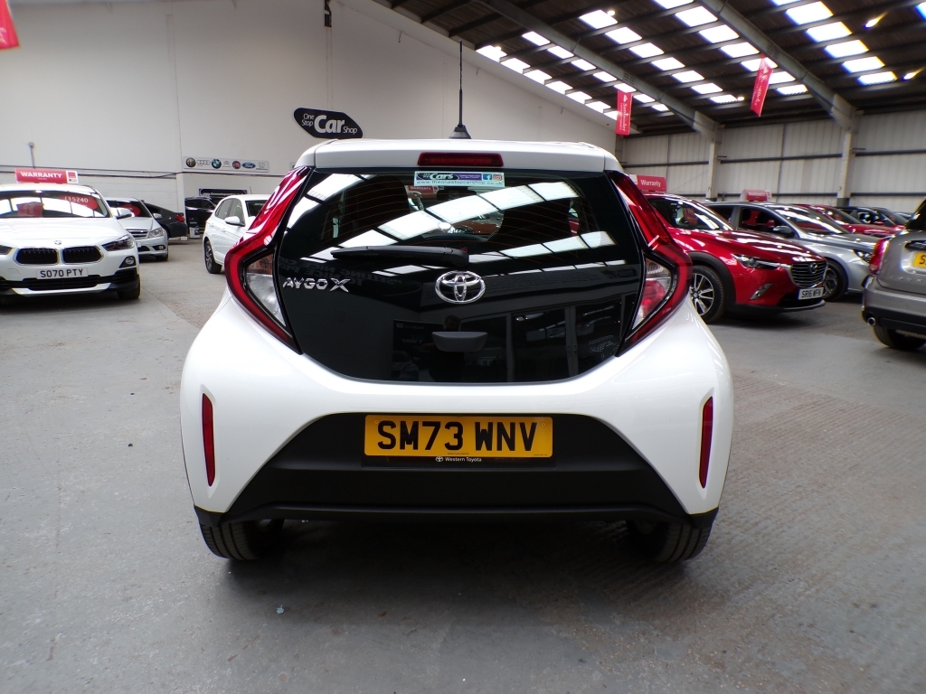 Toyota Aygo X 1.0 Vvt-i Pure SM73WNV White #6