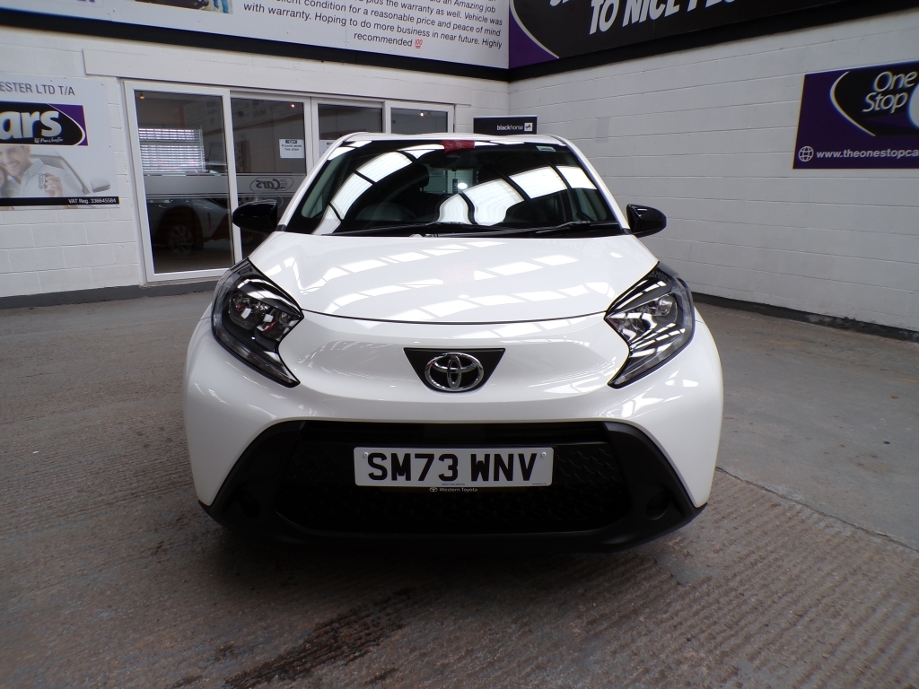 Toyota Aygo X 1.0 Vvt-i Pure SM73WNV White #2