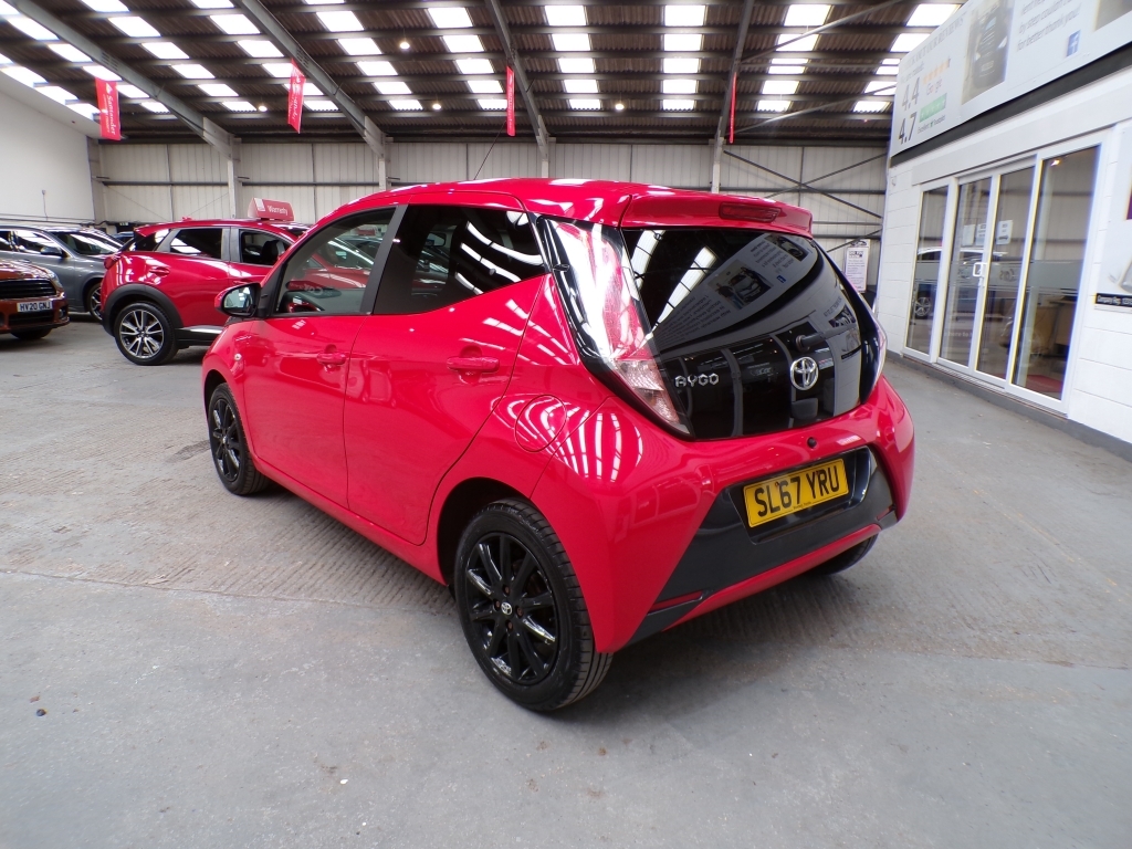 Toyota Aygo 1.0 Vvt-i X-style SL67YRU Red #4