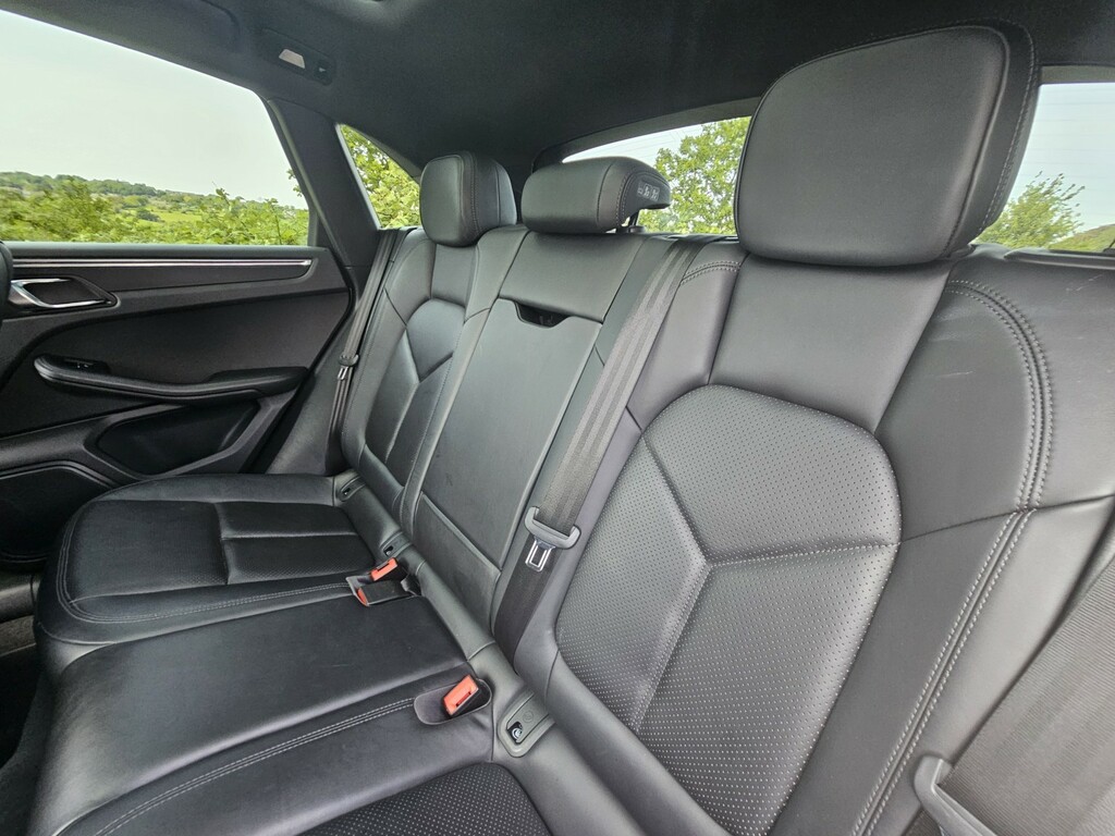 Porsche Macan 2.0 T S VU68YRM White #5