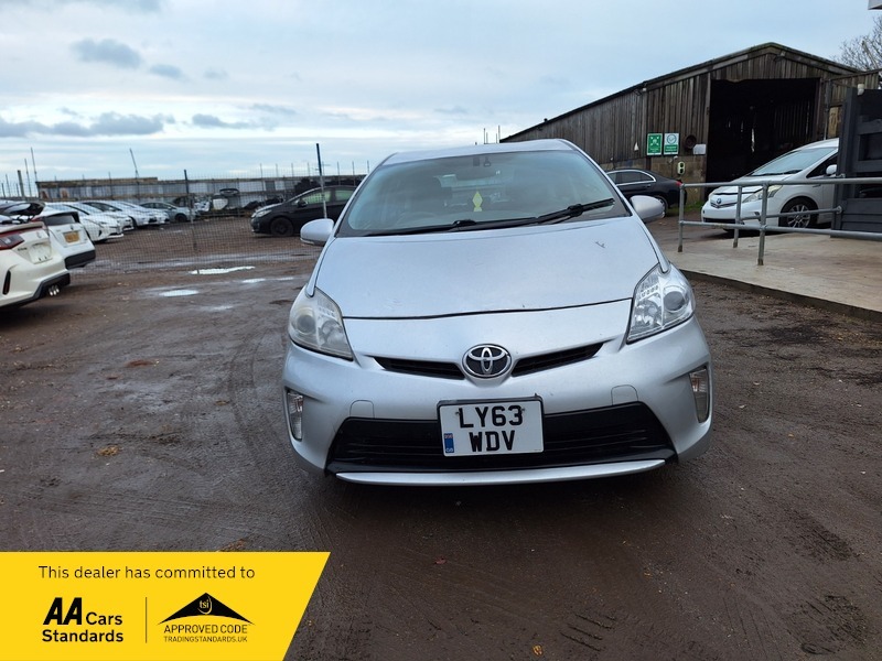 Toyota Prius Hatchback White #2