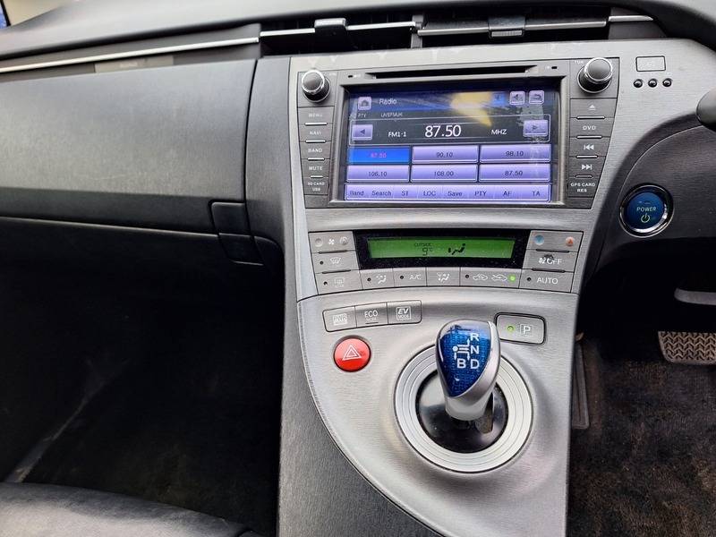 Toyota Prius Hatchback White #18
