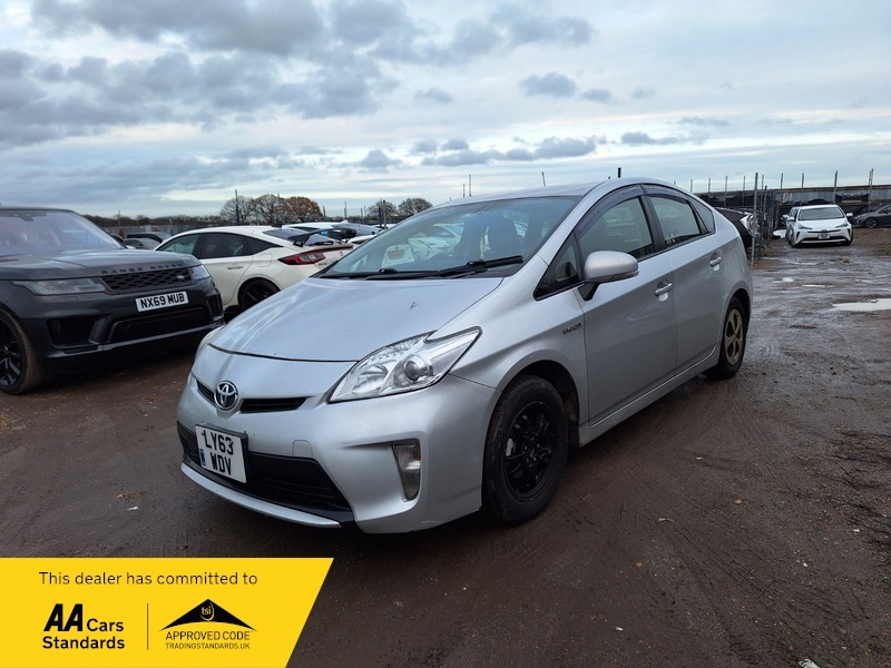 Toyota Prius Hatchback White #3