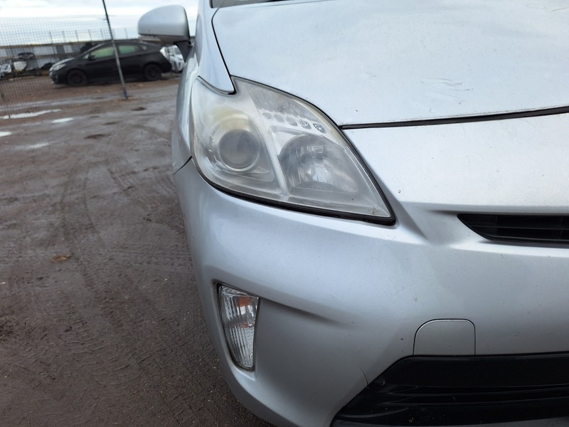 Toyota Prius Hatchback White #10
