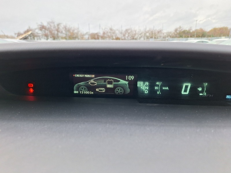 Toyota Prius Hatchback White #15