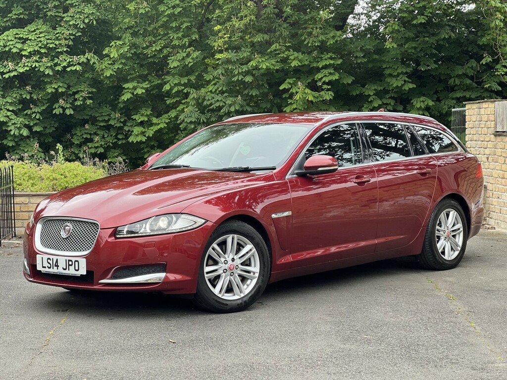 Jaguar XF Estate 2.2 D Luxury 2014 Red
