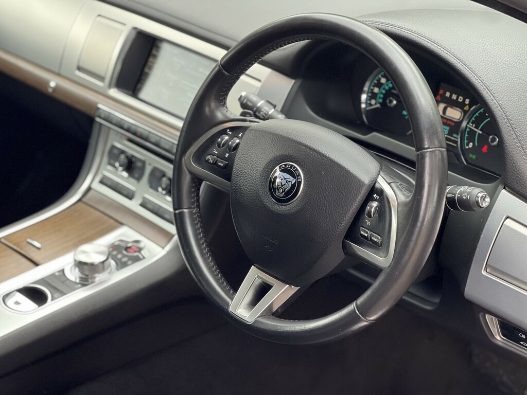 Jaguar XF Estate 2.2 D Luxury 2014 LS14JPO Red #5